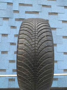 16 20560 Goodyear Vector 4Seasons GEN-2 20-25%4-min