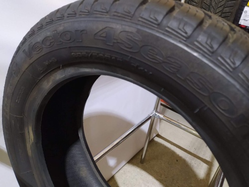 Шины Goodyear Vector 4Seasons 205/55 R16 -- б/у 3.5