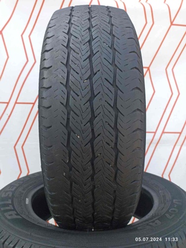 Шины Onyx NY-AS687 205/65 R16C -- б/у 3.5