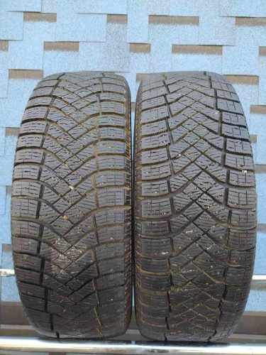 Шины Pirelli Ice Zero FR 215/65 R16 -- б/у 5