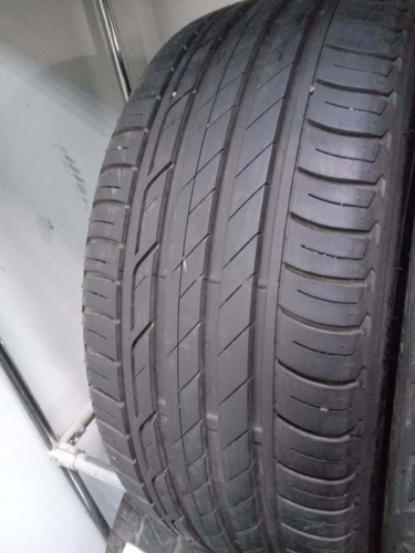 Шины Bridgestone Turanza T001 215/60 R17 -- б/у -