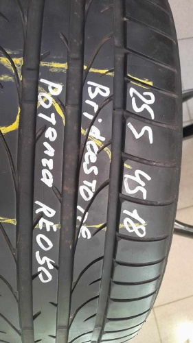 Шины Bridgestone Potenza RE050 255/45 R18 -- б/у 5.5