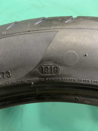 Шины Pirelli P Zero 245/45 R19 -- б/у 5.5