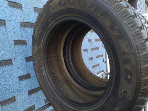 Шины Goodyear UltraGrip 500 215/65 R16 -- б/у 3.5