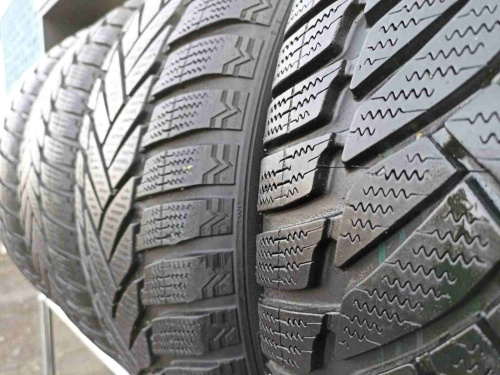 Шины Dunlop SP Winter Sport M3 215/55 R16 -- б/у 3.5