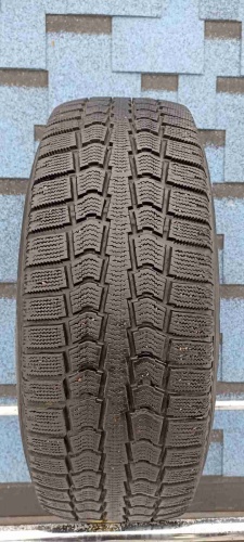 Шины Pirelli Winter Ice Control 215/65 R16 -- б/у 6