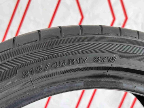 Шины Yokohama BluEarth E70 215/45 R17 87W б/у 5